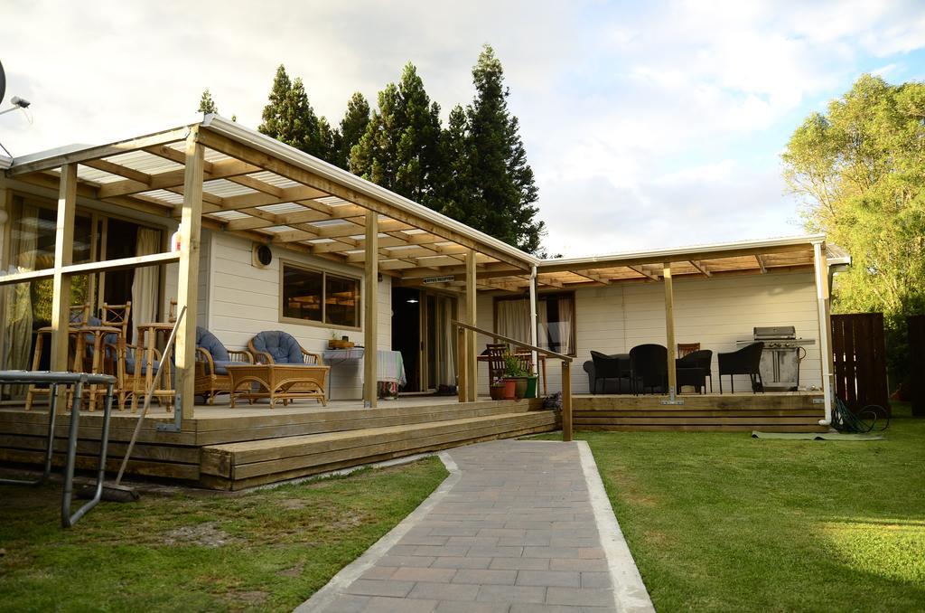 Tony'S Lodge Turangi Luaran gambar